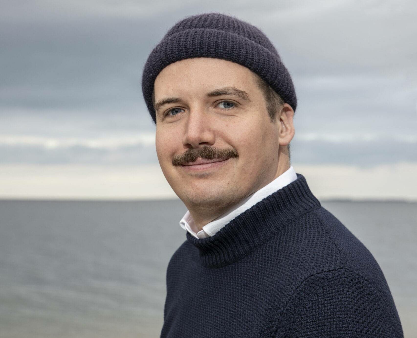 Felix Arnold, der für den Drehbuchpreis Schleswig-Holstein auch 2021 ein Werkstattgespräch leitet.