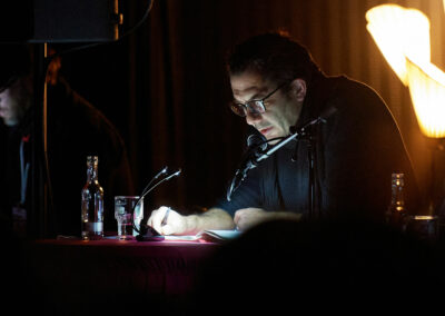 Schauspieler Makko Gebbert in der Live-Lesung.