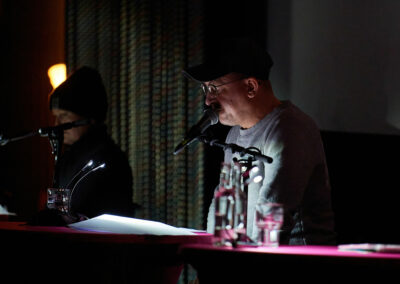 Björn Beton, Sänger der Band Fettes Brot, in der Live-Lesung.