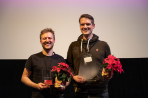 Luka Peltzer, Gewinner des Publikumspreises, und Jens Bahr, Gewinner des Jurypreises vom Drehbuchpreis Schleswig-Holstein 2022.